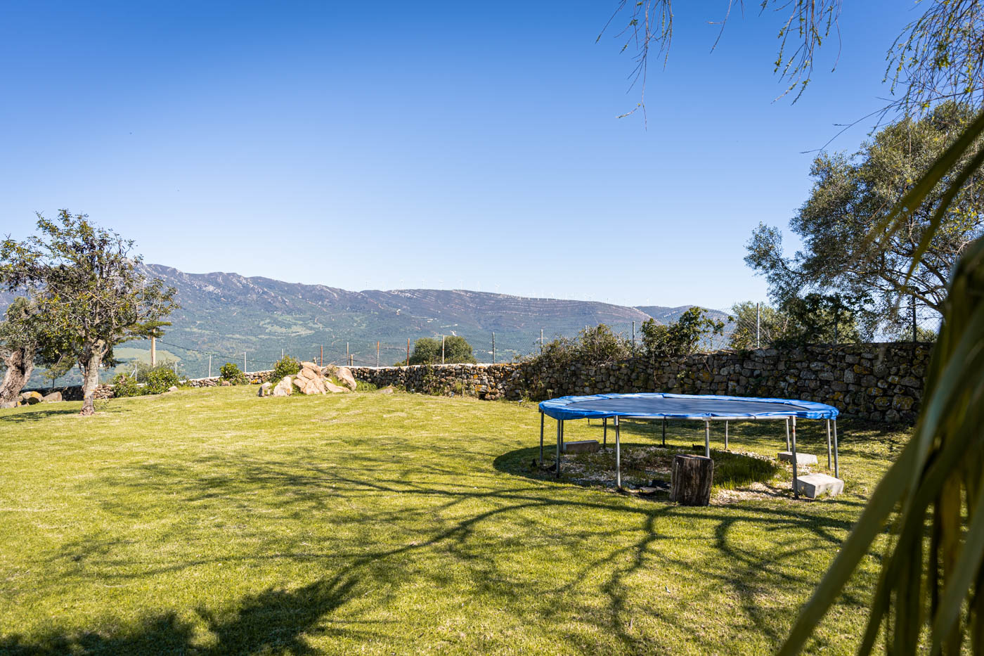 2,500 square meters of private gardens 