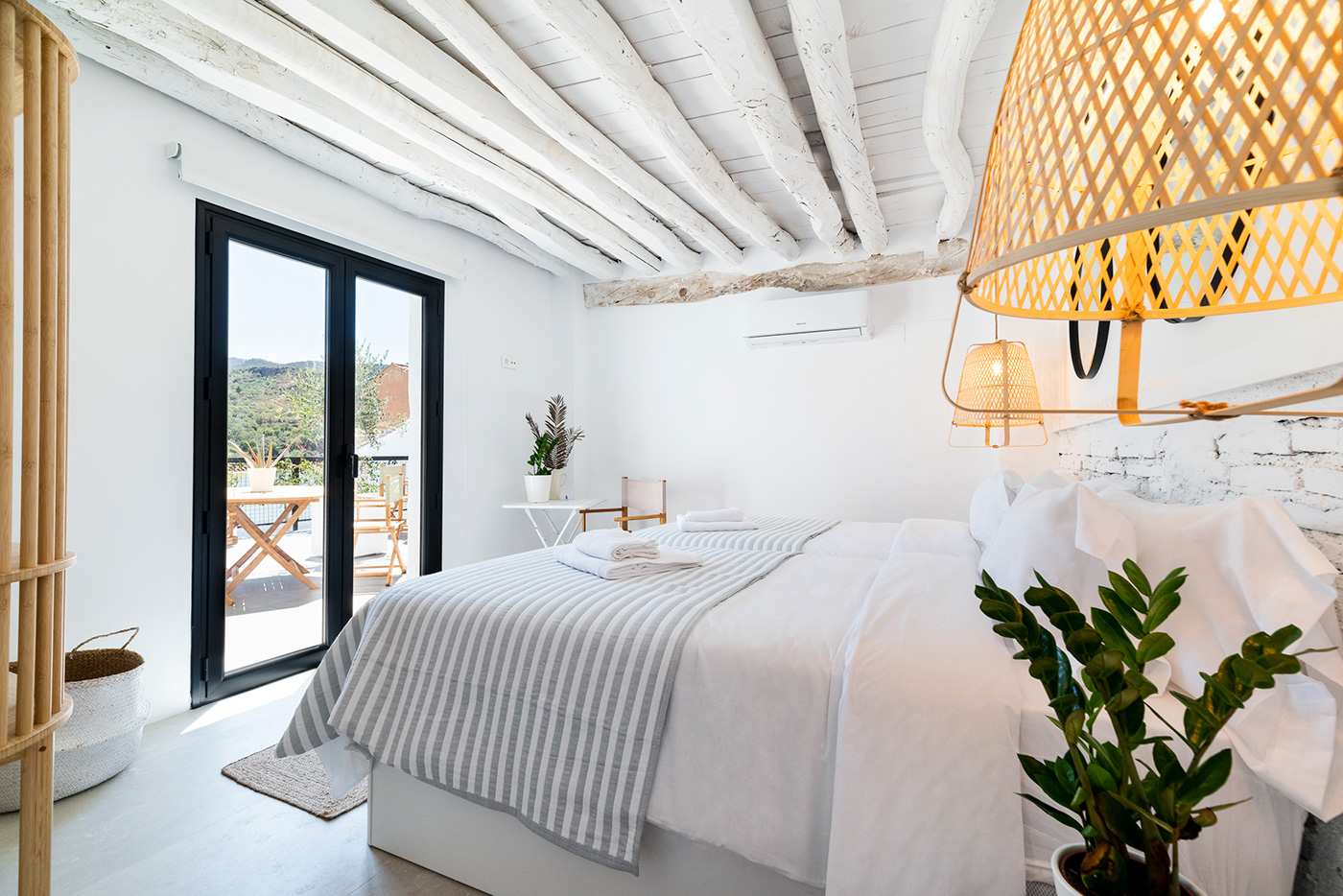 Suite 6 - El jazmín dorado (with access to terrace viewpoint)