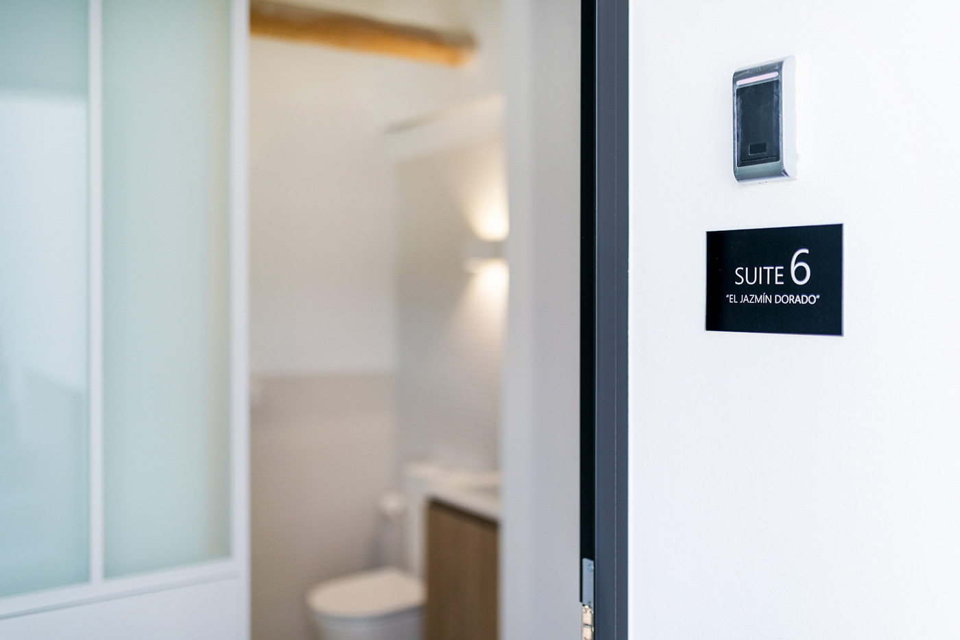 Suite 6 - El jazmín dorado