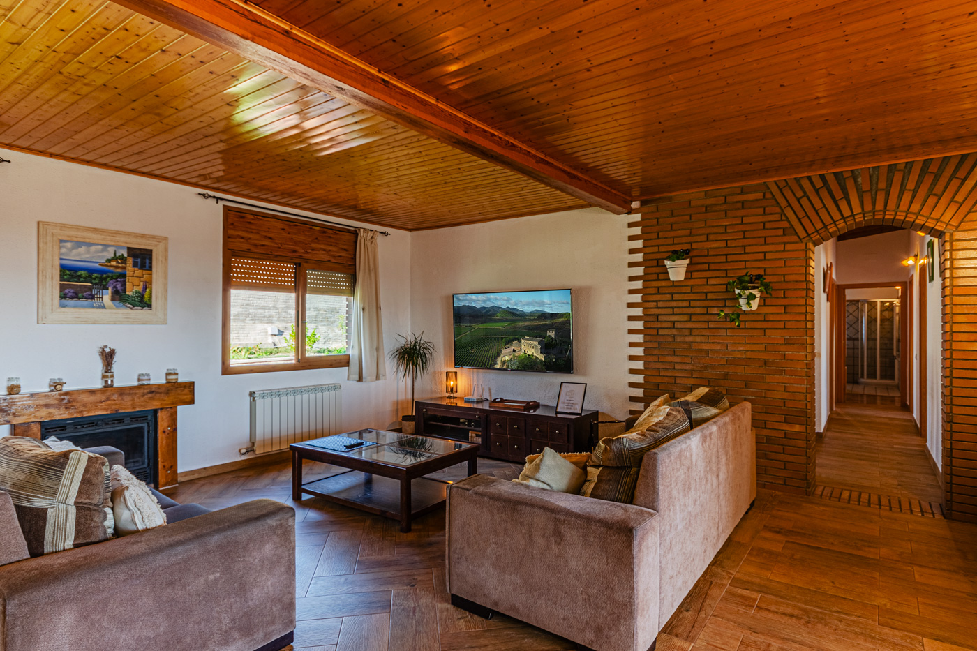 Desde el salón se accede a todas las habitaciones