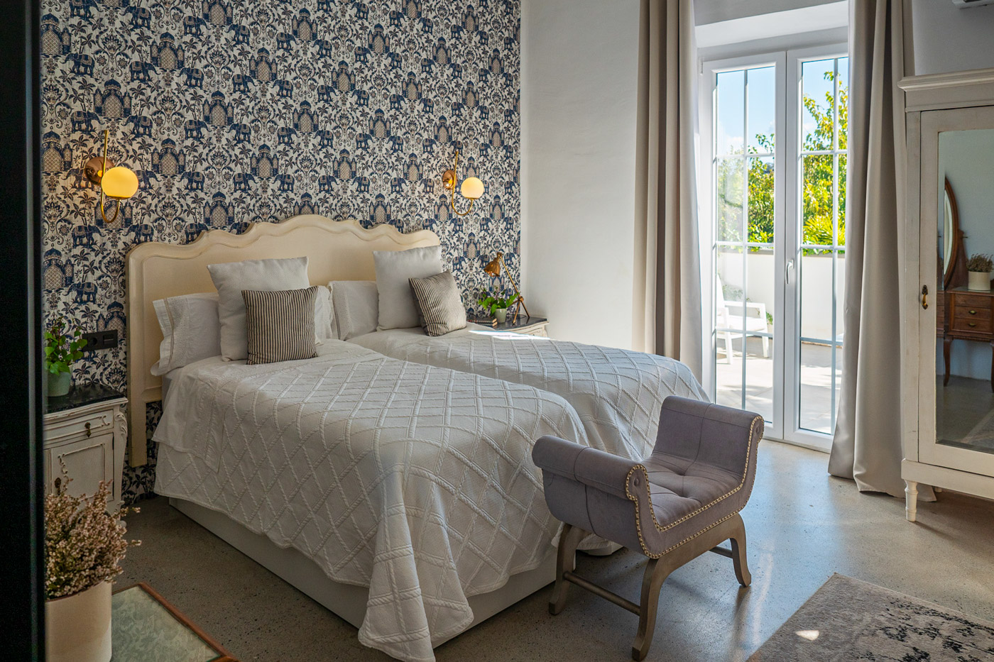 Suite 4 (upper floor)