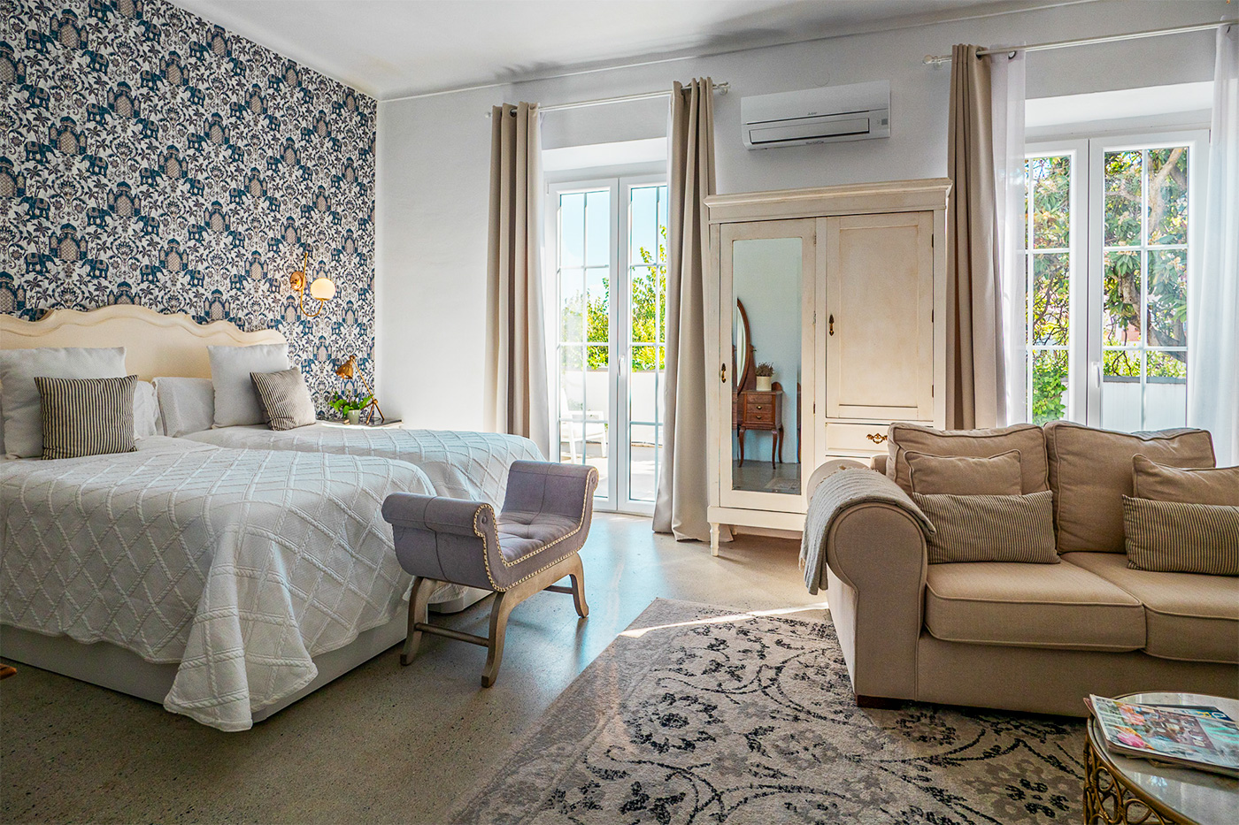 Suite 4 - master bedroom with living space