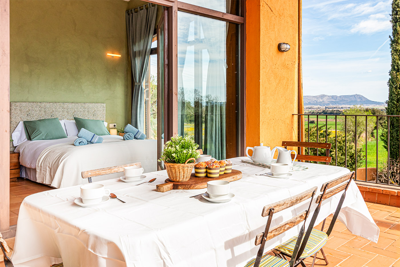Master bedroom with castle and sea view