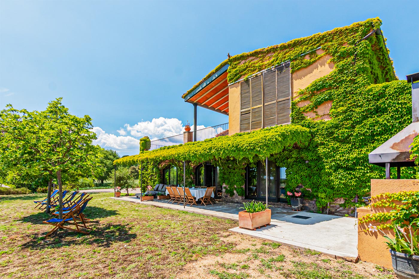 Traidtional farmhouse next to Costa Brava