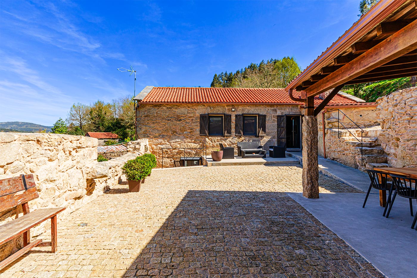 Patio que da acceso a la casa