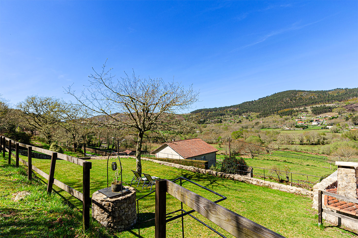 Amplios jardines aterrazados