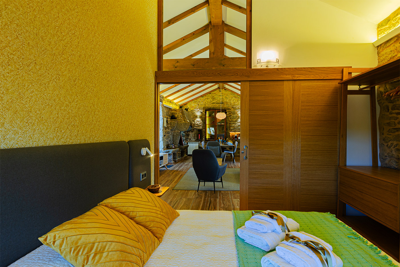 Desde habitación principal puerta corredera al salón