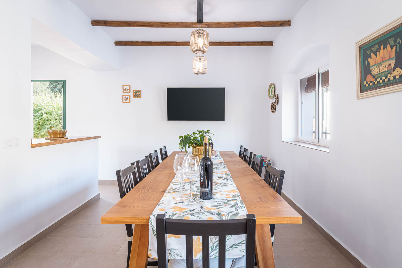 From kitchen / dining area there are doors to gardens