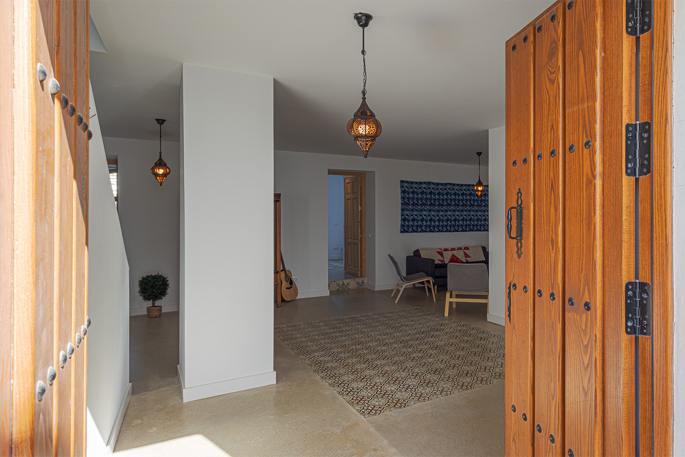 Mid-level access from the street