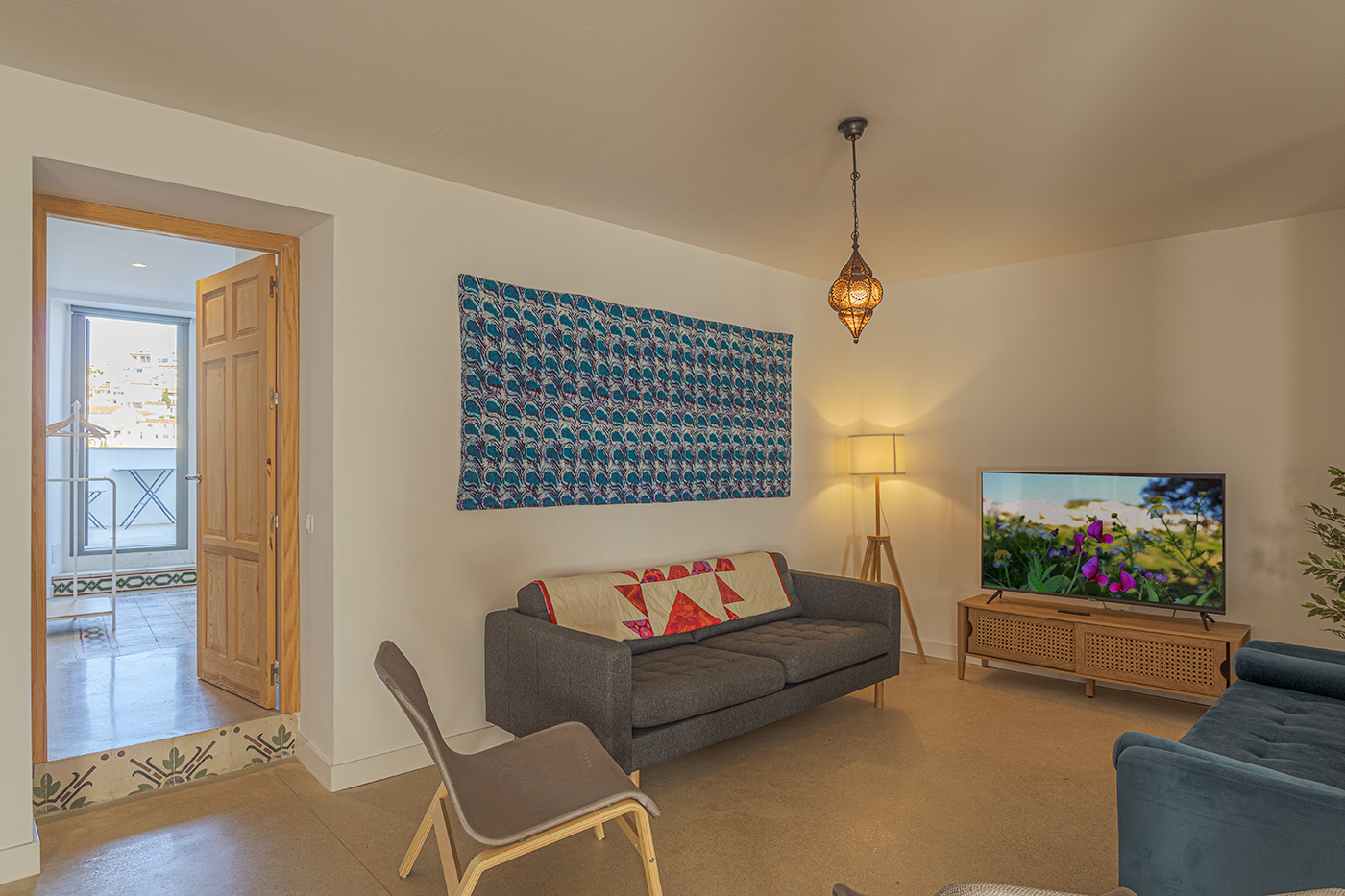 Mid-level living space and bedroom 3