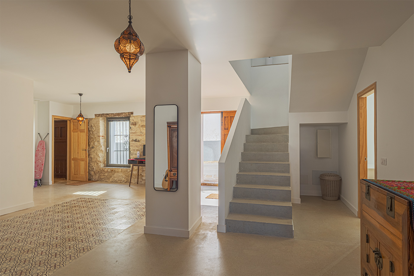 Stairs from mid to upper level