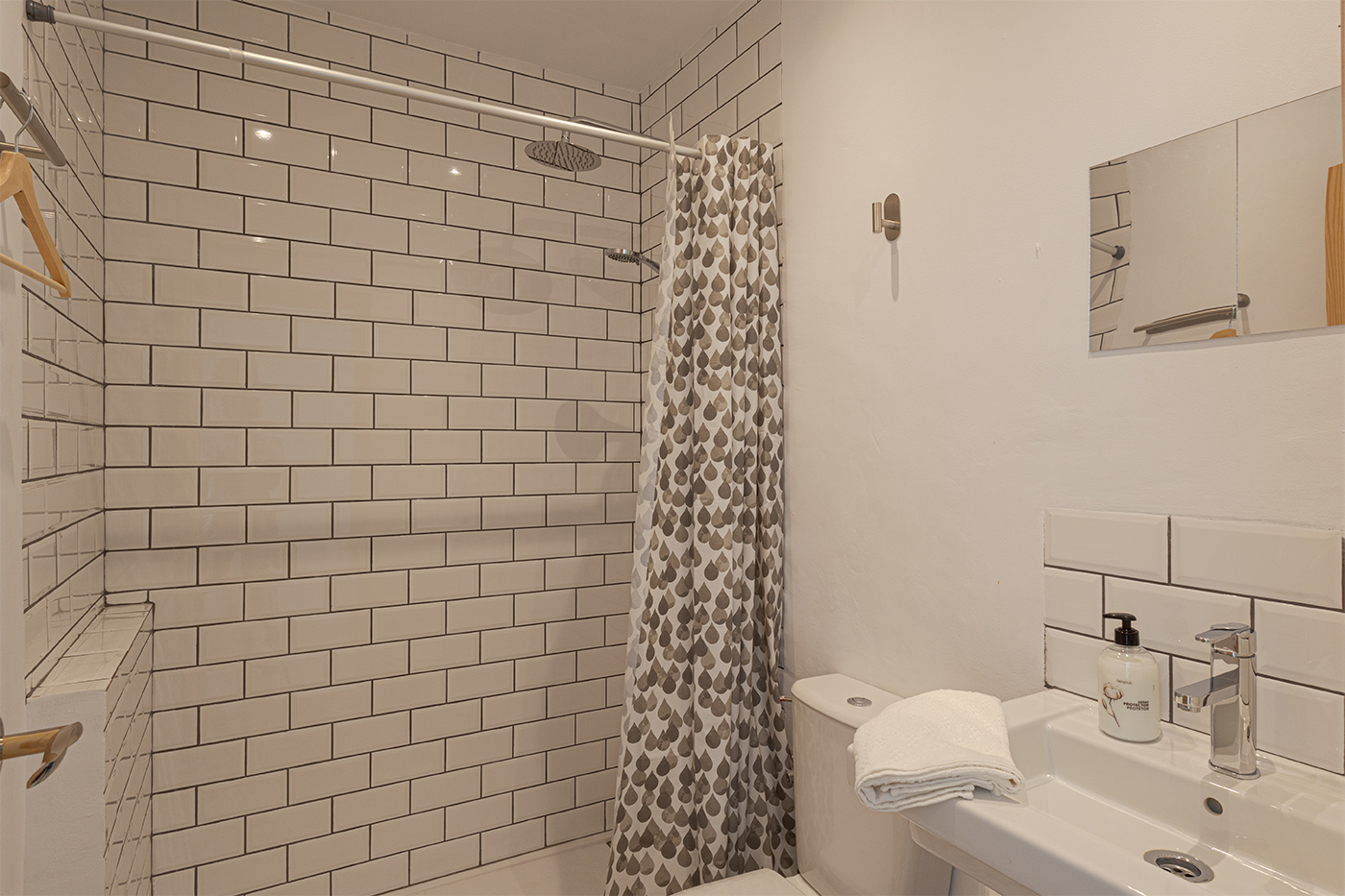 Bathroom (shower) in bedroom 6