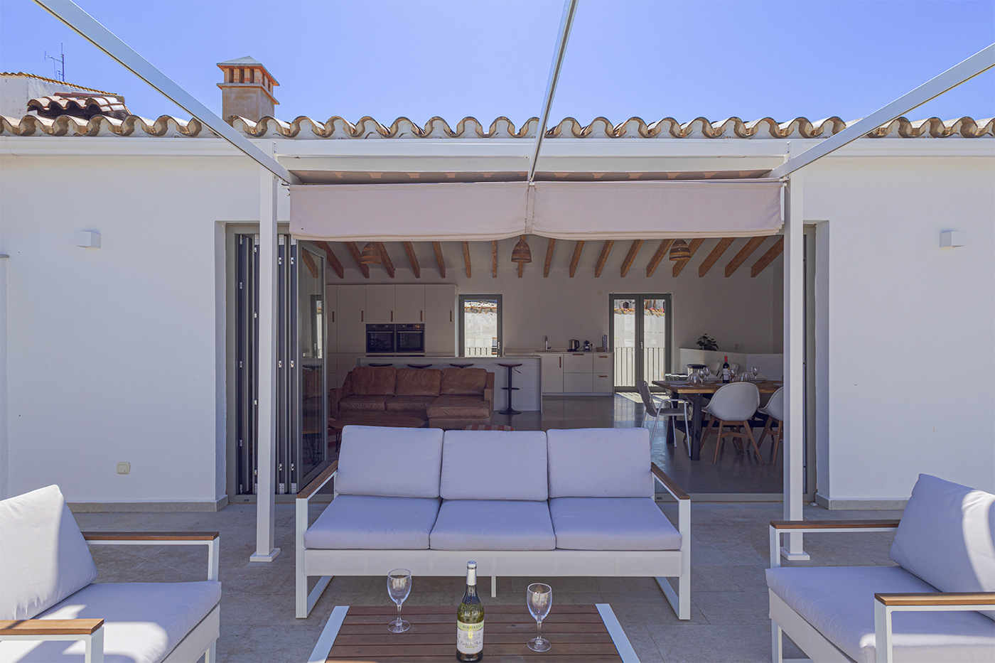 Furnished outdoor terrace