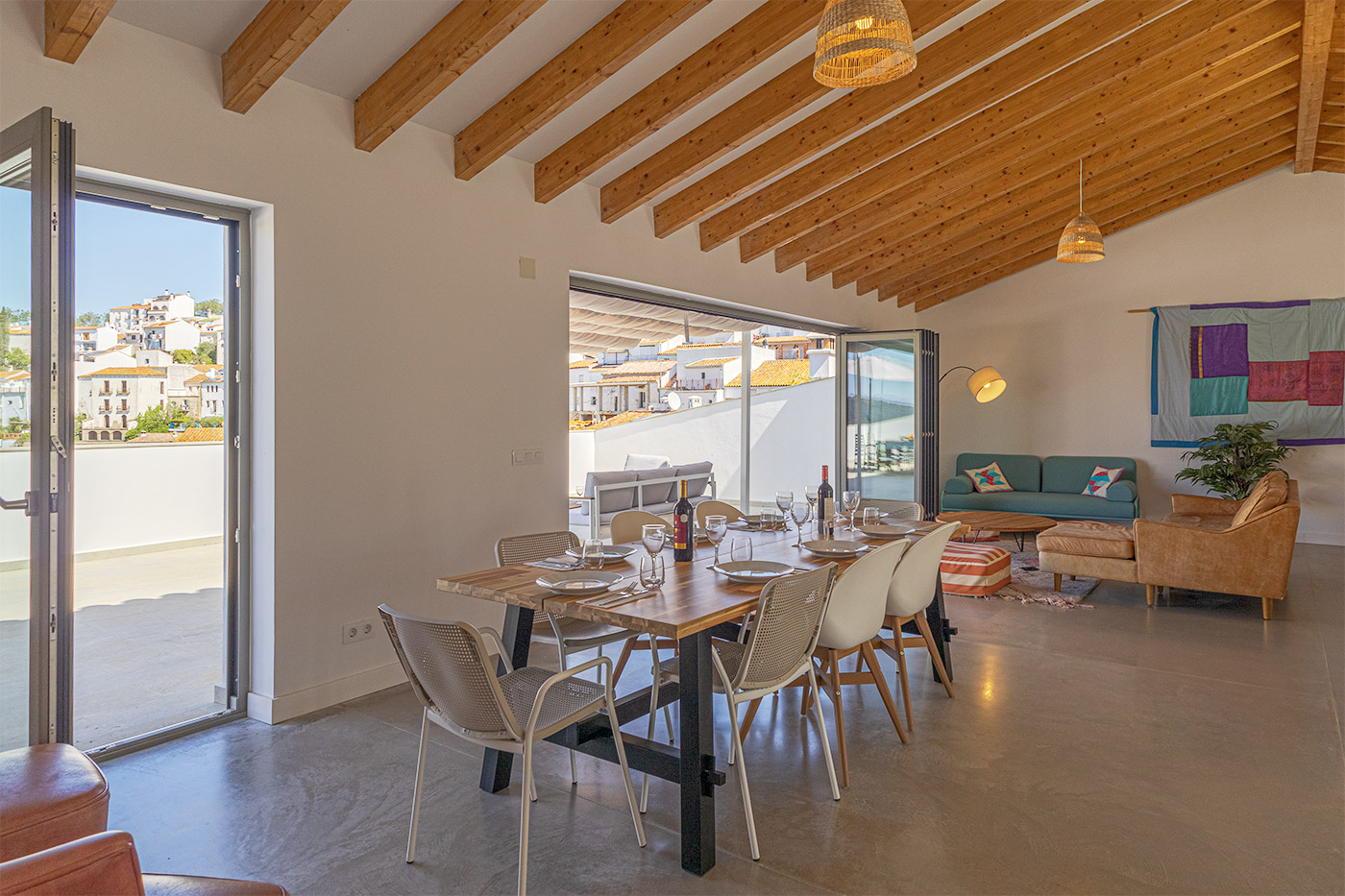 Large folding glass panels 