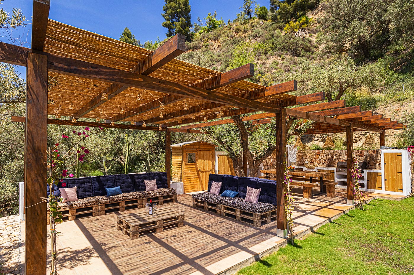 Hay un aseo en piscina / zona chill out