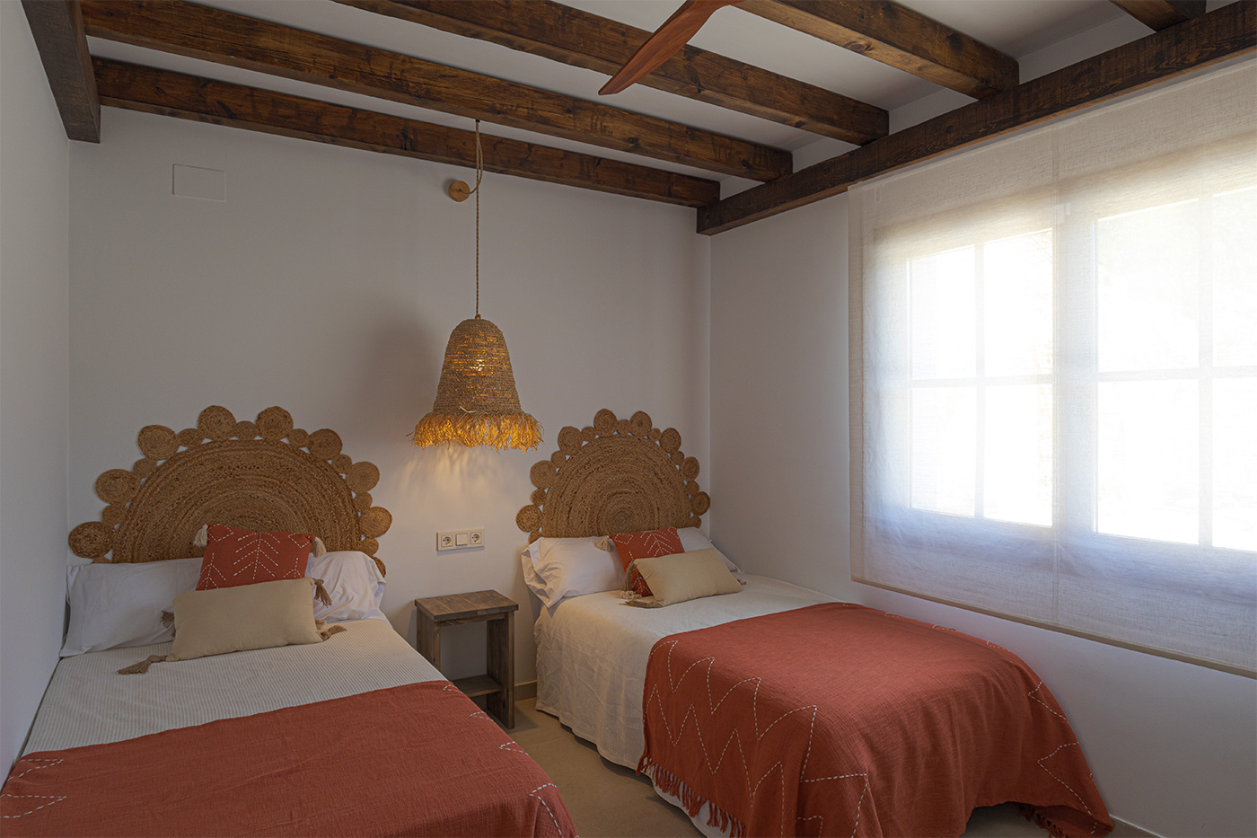 Habitación con dos camas en planta baja