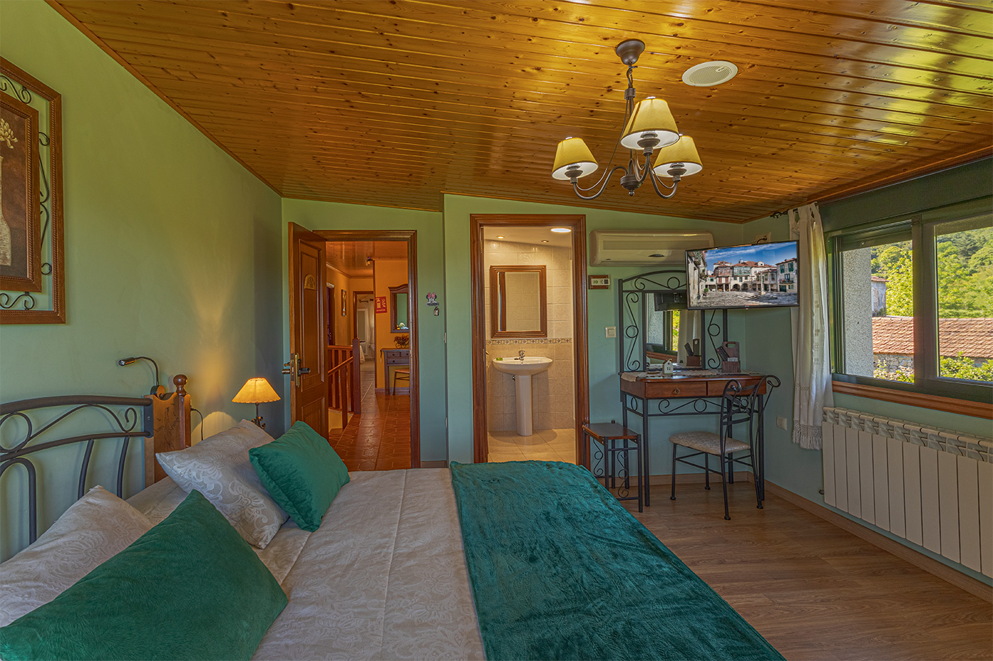 En suite facilities Bedroom 1