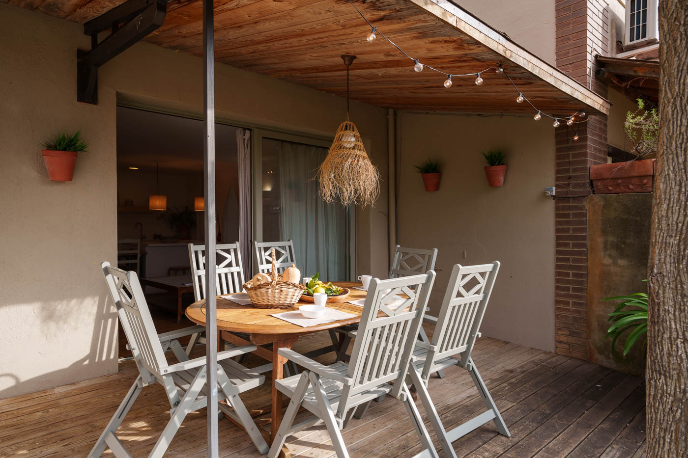 Outdoor eating area next to the living room