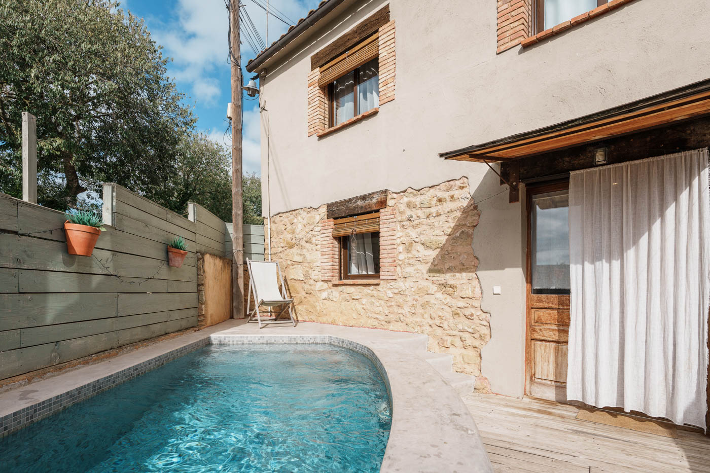 Pool and terrace, all at hand