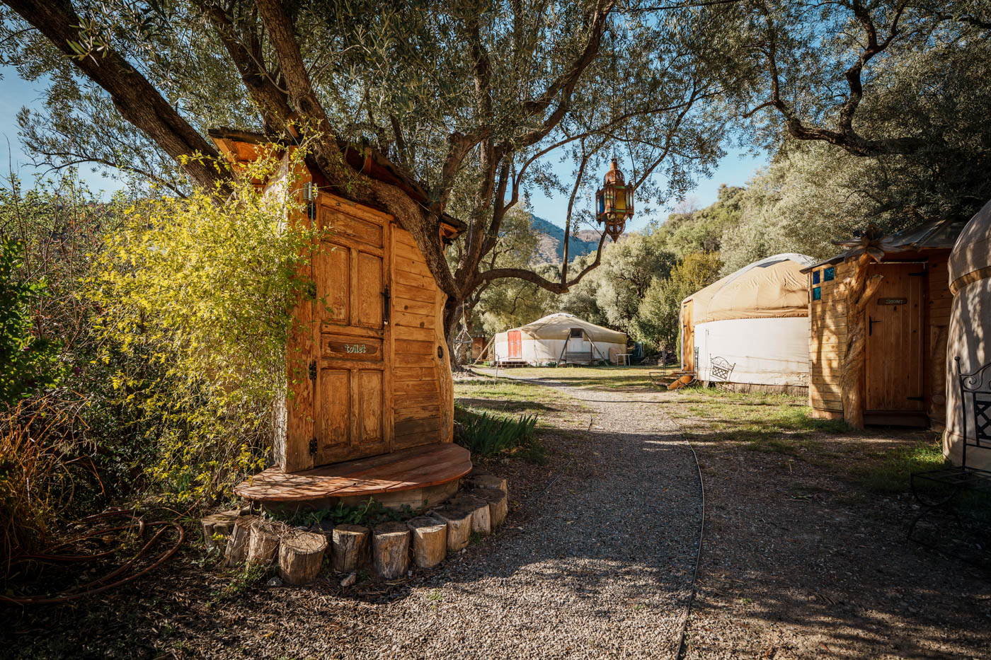 Outdoor artisan toilet