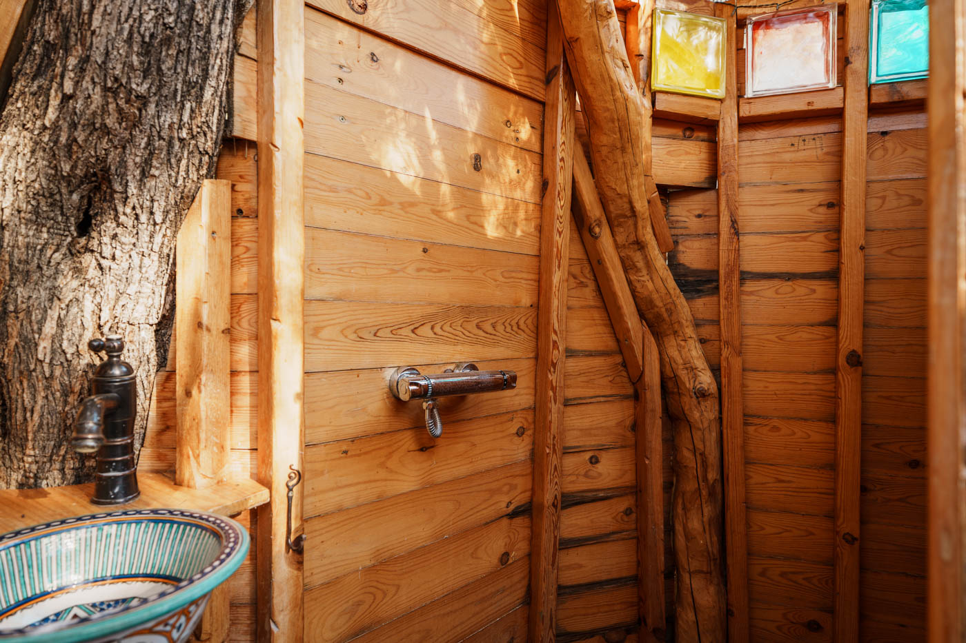 Unique outdoor shower room