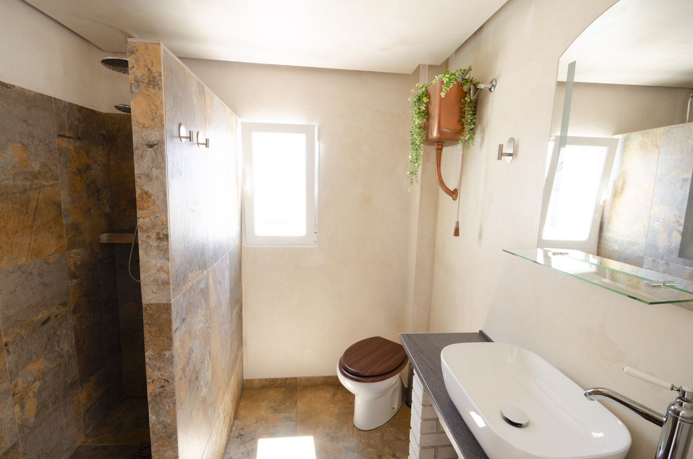 Bathroom (walk-in shower)