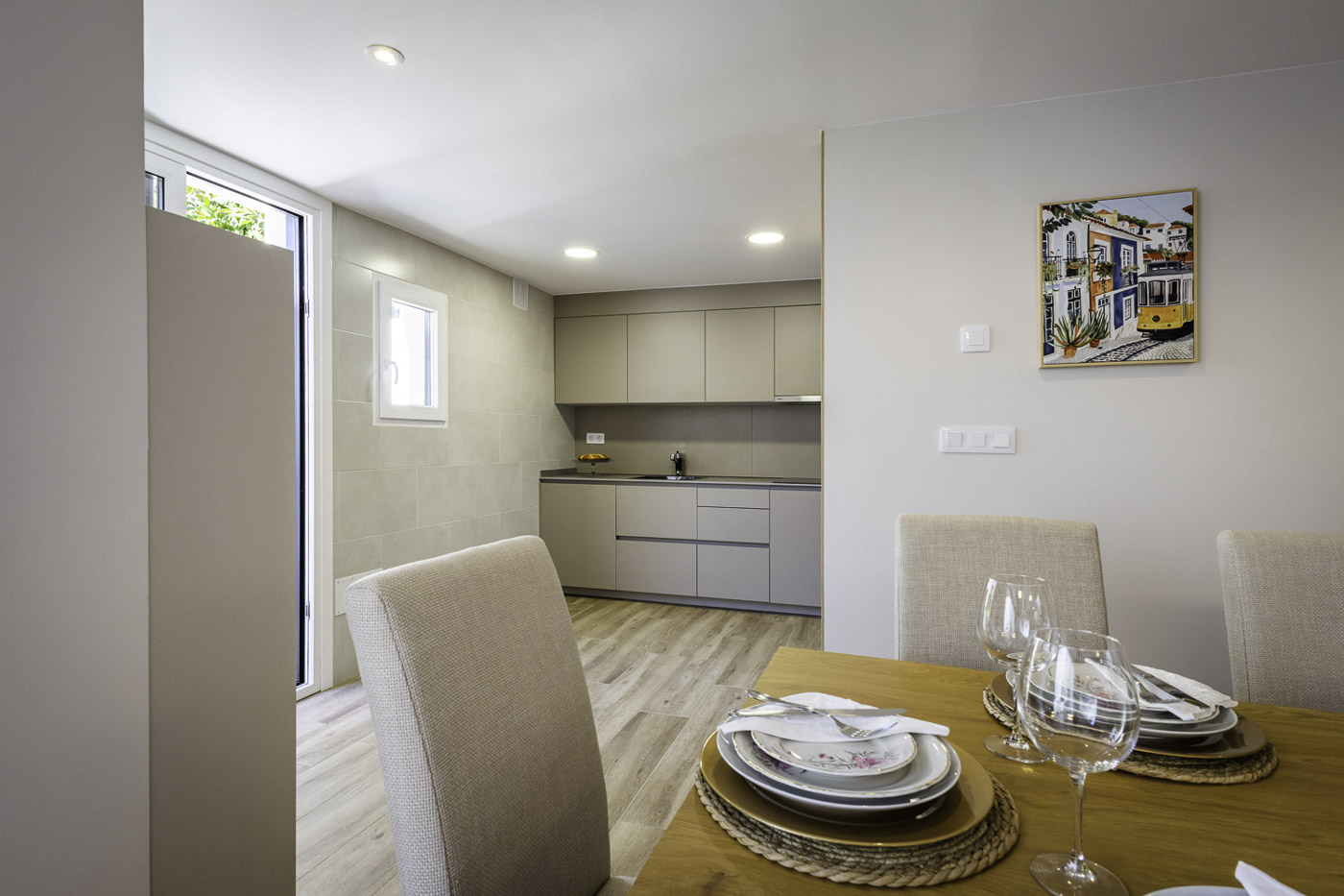 La cocina está cerca