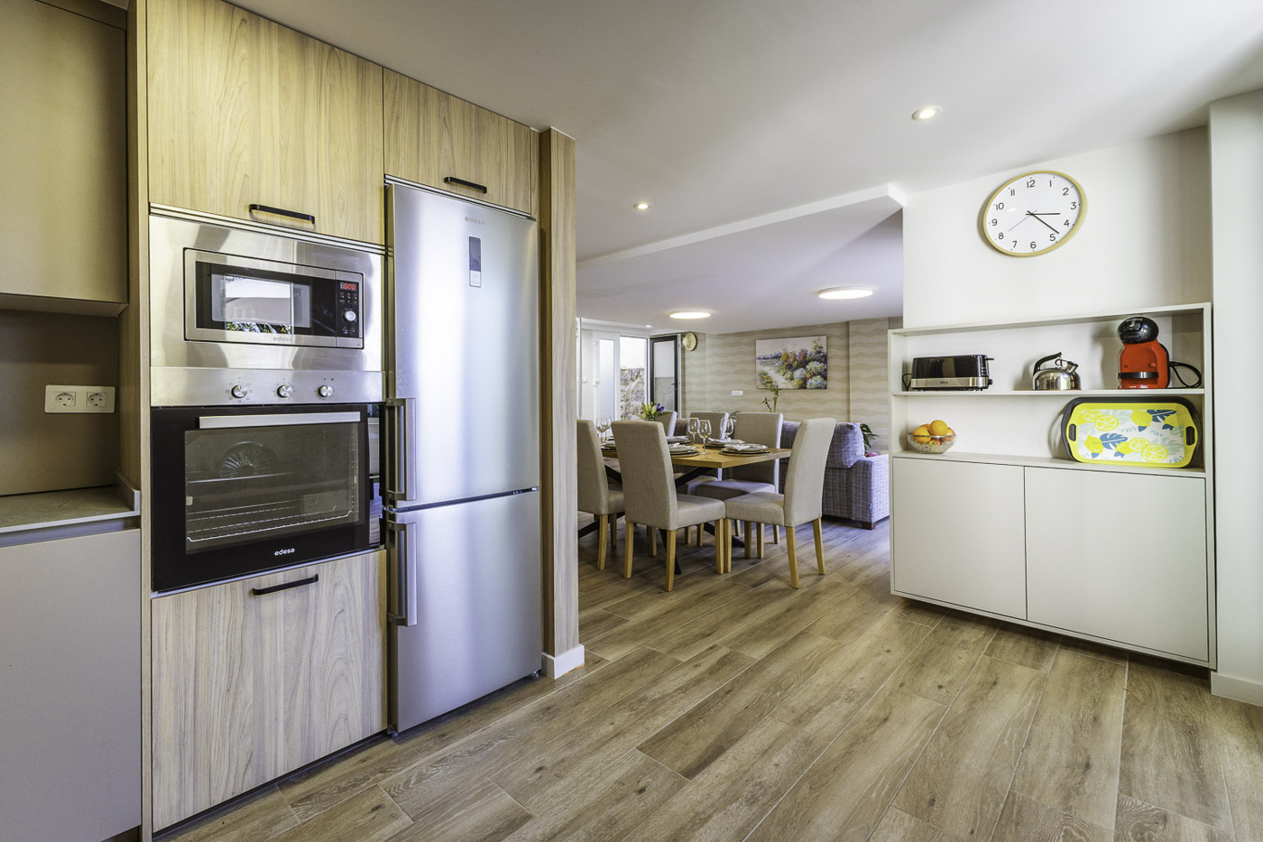 Electrodomésticos en estanterías adicionales