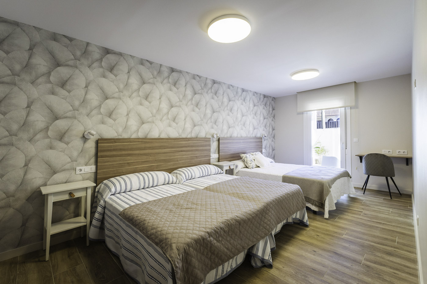 Dormitorio 2 con baño en suite y acceso a terraza