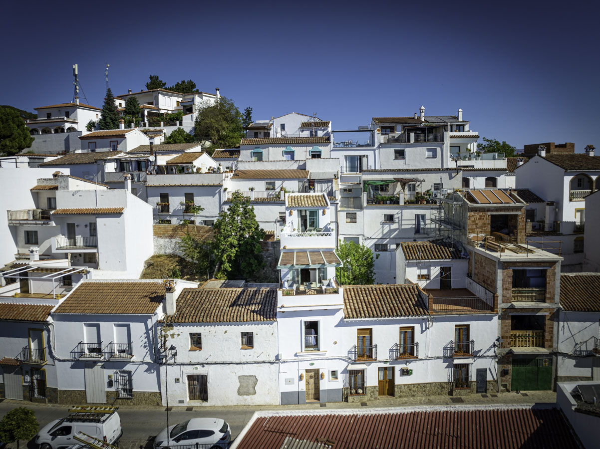 Property street with good restaurants within walking distance