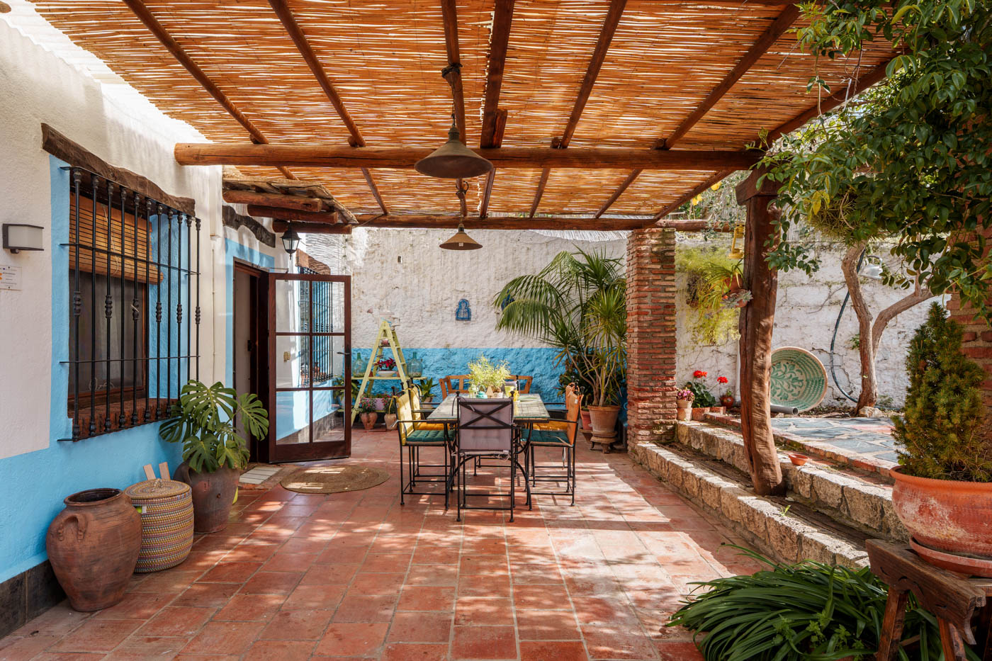 Ample terrace with pergola by the house