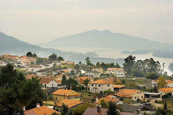 Vila Nova de Cerveira 10 mins away has a super river beach