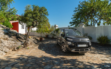 Estacione su coche en la propiedad 
