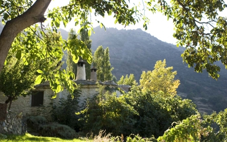 La casa vista desde los jardines
