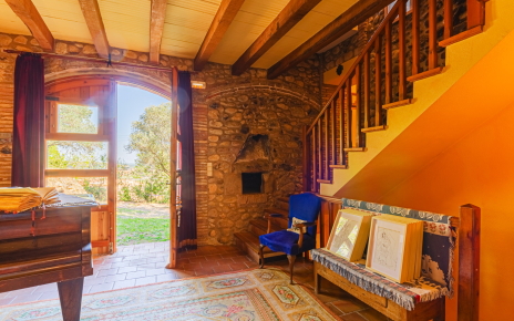 La primera planta tiene acceso al jardín