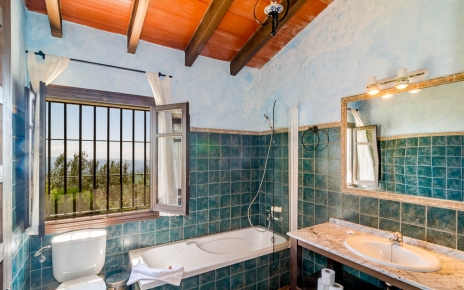 Bathroom with full bathtub