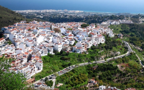 Figiliana overviewing Nerja and the sea