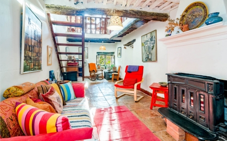 Sala de estar, la chimenea ha sido cambiada y ahora tiene estufa