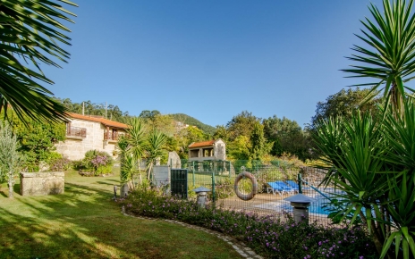 Garden and fenced pool