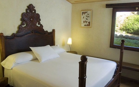 Habitación con cama doble