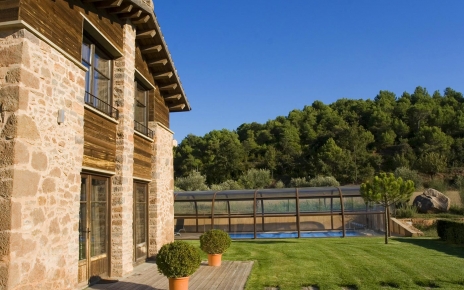 Las ventanas francesas se pueden abrir al jardín