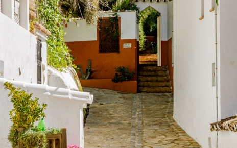 Se encuentra aquí en una zona tranquila del pueblo