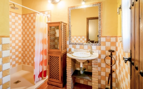 Cuarto de baño con ducha (dormitorio 1)