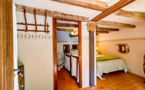 It has one bedroom with ensuite facilities