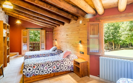 This bedroom can sleep 3/4 people