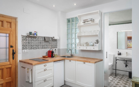 The Annexe with one bedroom has a kitchenette