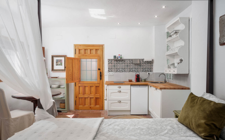 The Annexe is the Garden Studio