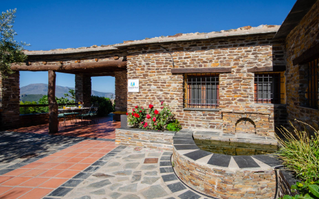 Patio delantero con fuente