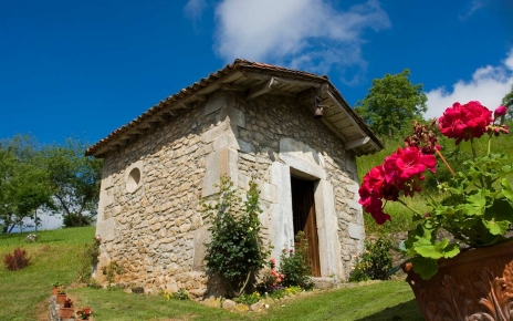 La granja tiene su propia capilla, declarada bien de interés cultural
