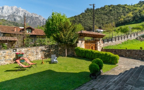 Entrance to villa and parking